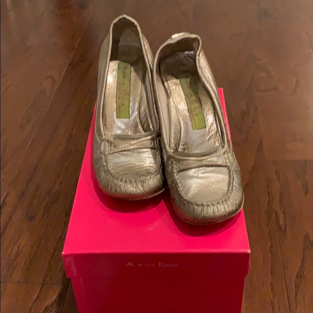 Gold loafer pumps